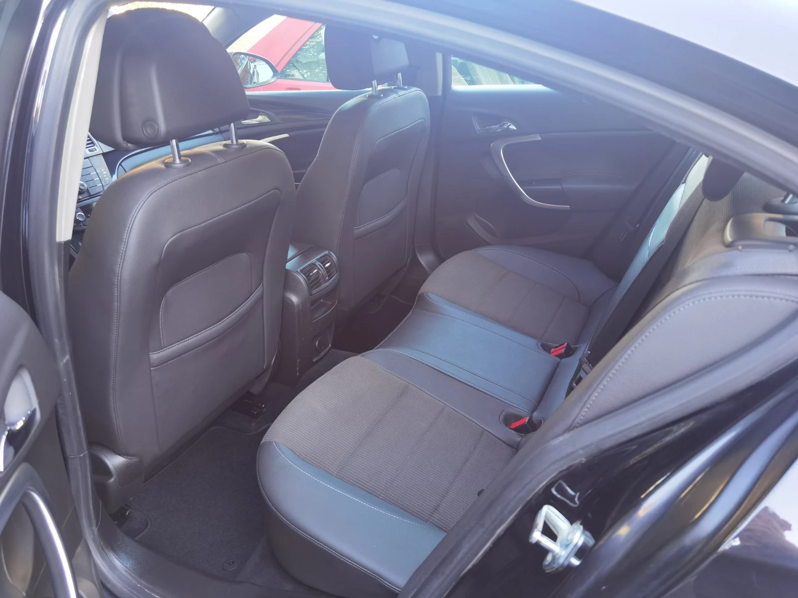 Opel Insignia 2.0 CDTi, снимка 11 - Автомобили и джипове - 56569087
