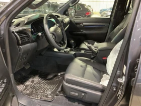 Toyota Hilux 2.8 AT AWD MHEV DC Invincible , снимка 5
