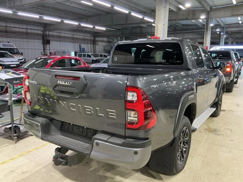 Toyota Hilux 2.8 AT AWD MHEV DC Invincible , снимка 3 - Автомобили и джипове - 56204968