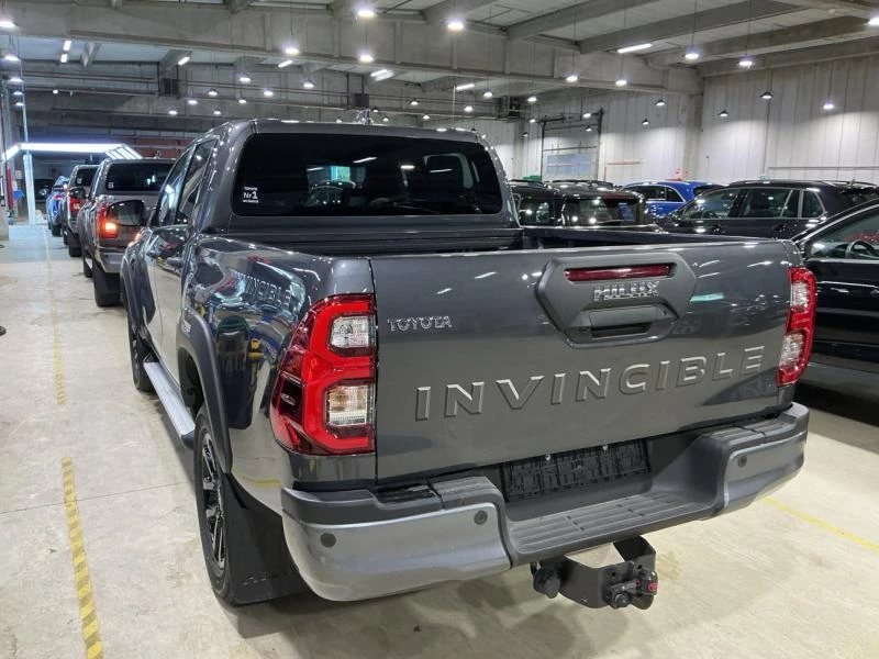 Toyota Hilux 2.8 AT AWD MHEV DC Invincible , снимка 4 - Автомобили и джипове - 56204968