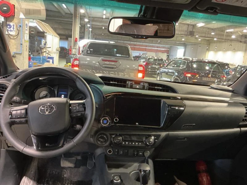 Toyota Hilux 2.8 AT AWD MHEV DC Invincible , снимка 6 - Автомобили и джипове - 56204968