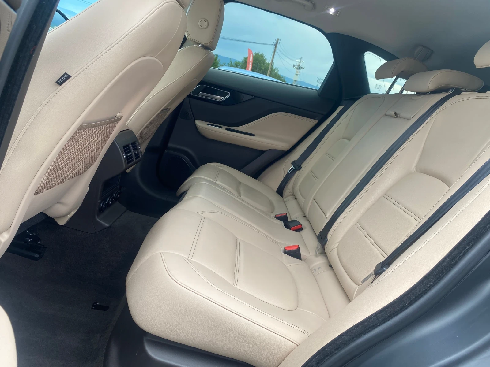 Jaguar F-PACE 2.0D 180HP 4x4 FULL EXTRAS 145444km TOP NEW  - изображение 8