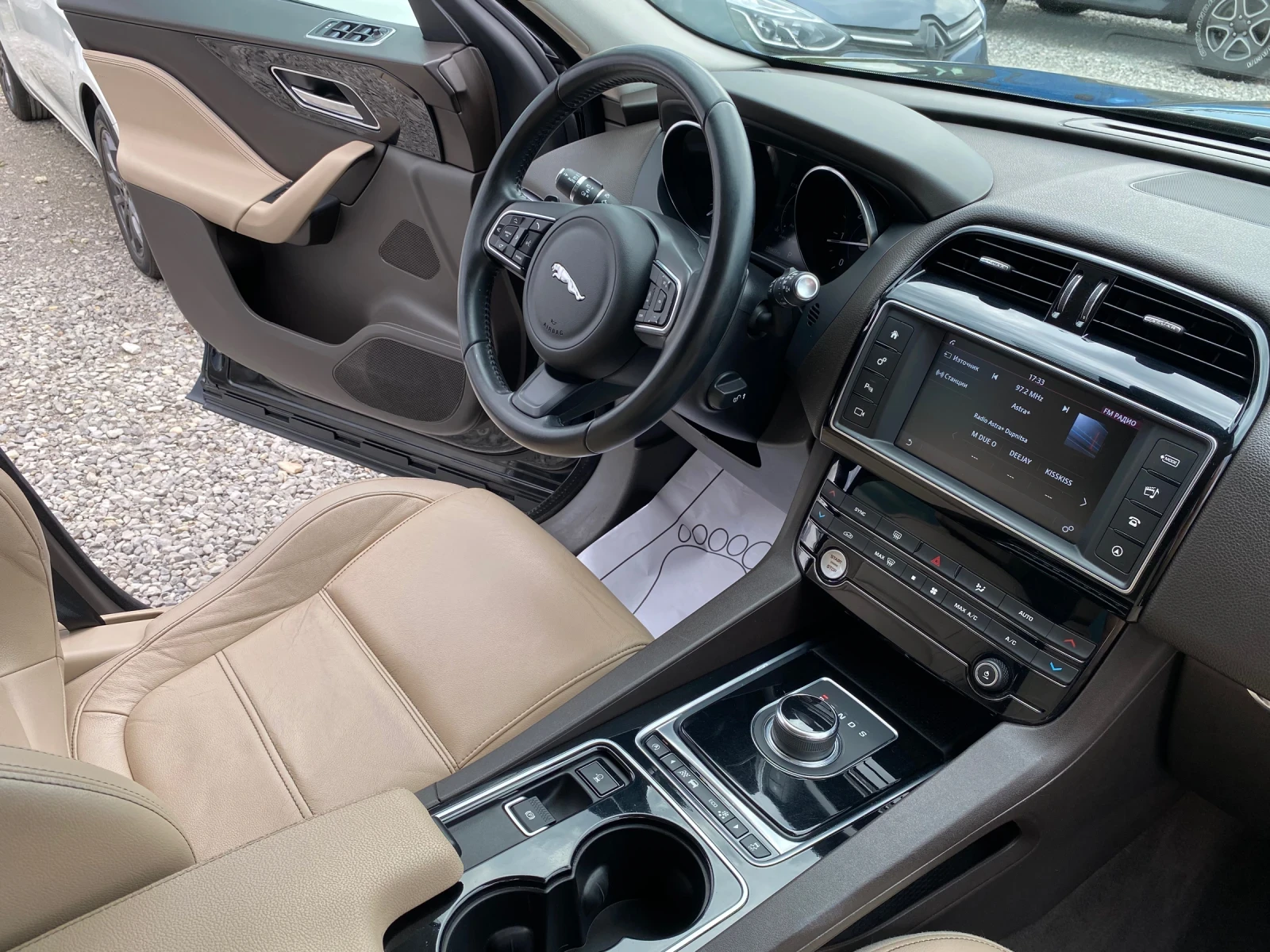 Jaguar F-PACE 2.0D 180HP 4x4 FULL EXTRAS 145444km TOP NEW  - изображение 10