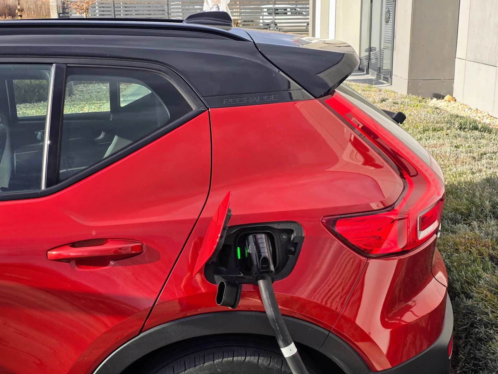 Volvo EX40 4x4 / Twin Motor / Каско - изображение 4