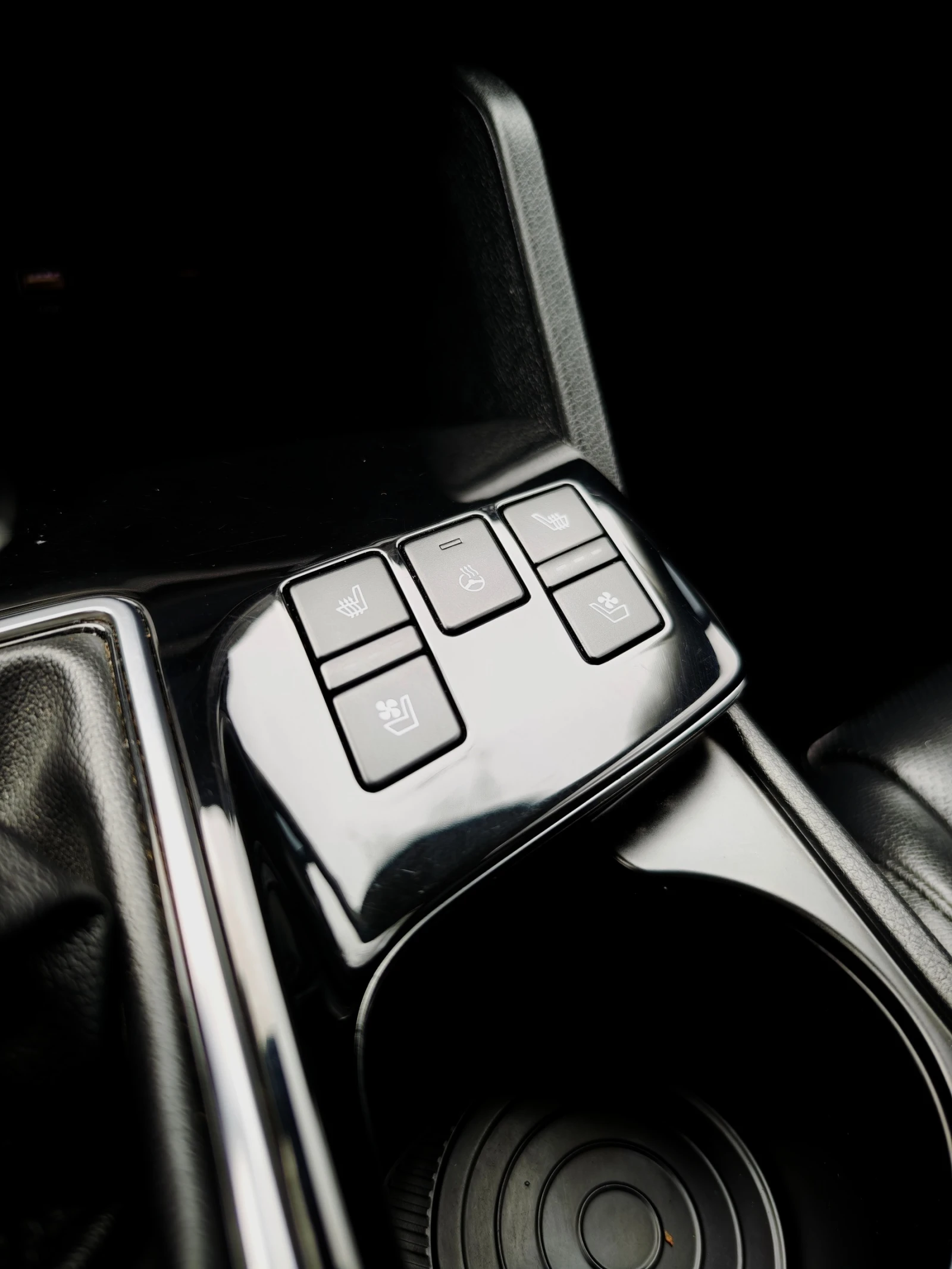 Kia Sportage 2.0 CRDI, снимка 13 - Автомобили и джипове - 53822677