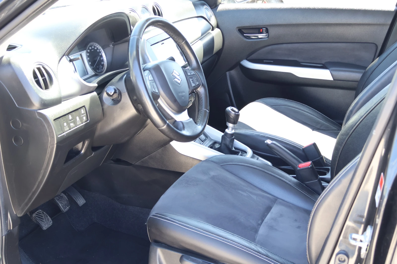 Suzuki Vitara 1, 6 DDIS, снимка 13 - Автомобили и джипове - 54737798