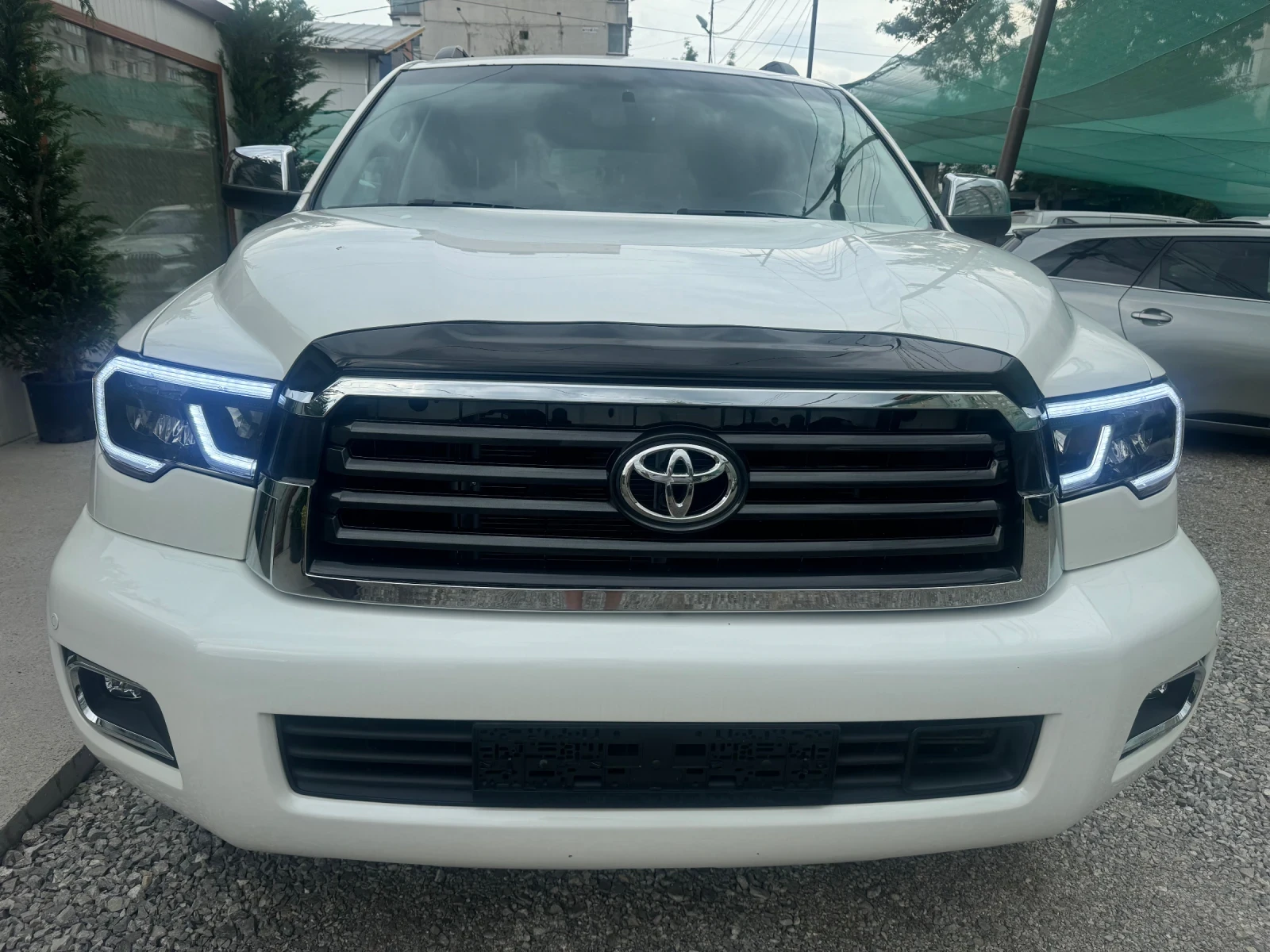 Toyota Sequoia Platinum, снимка 2 - Автомобили и джипове - 54868518
