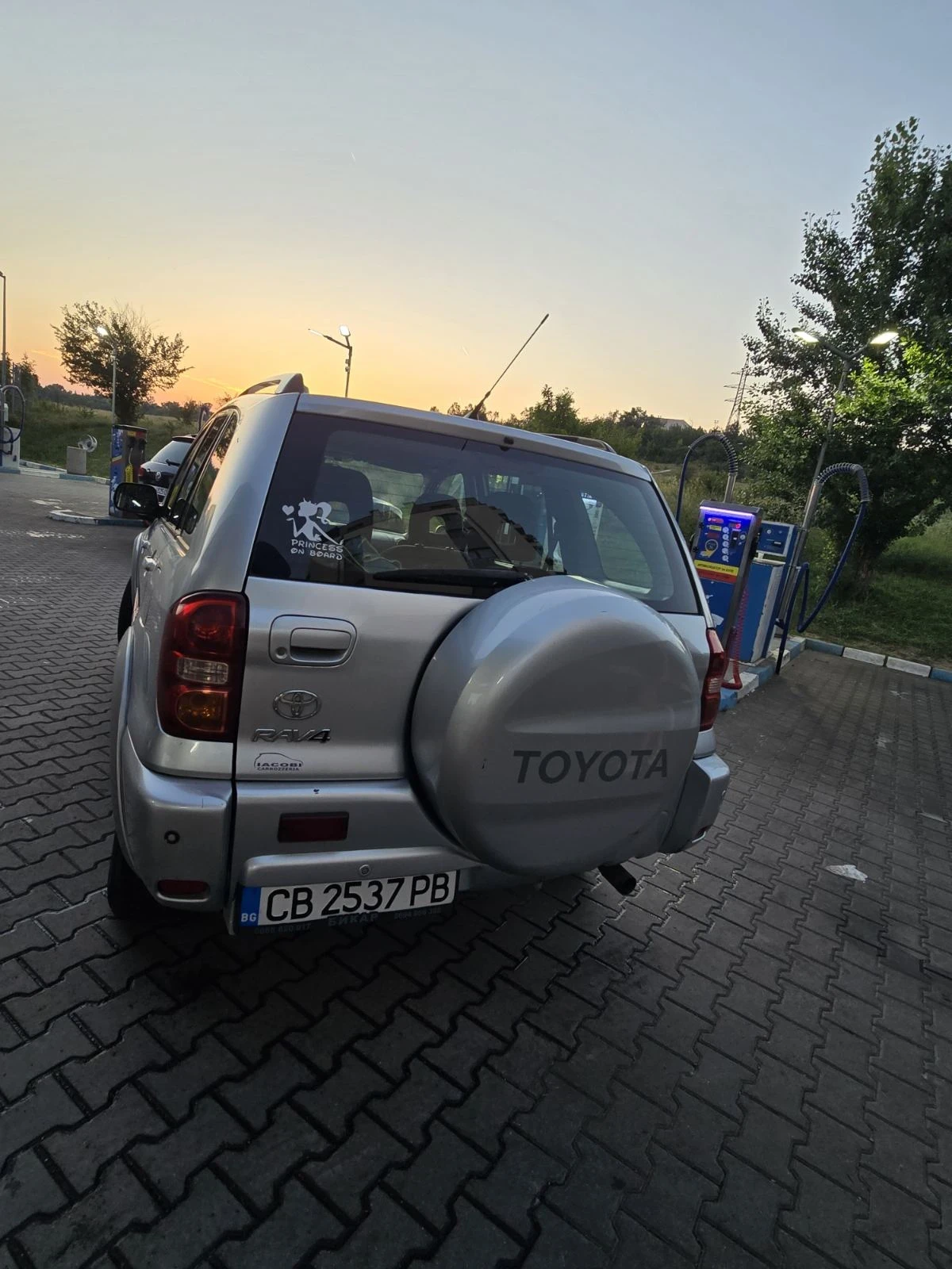 Toyota Rav4 D-4D, снимка 4 - Автомобили и джипове - 55095928
