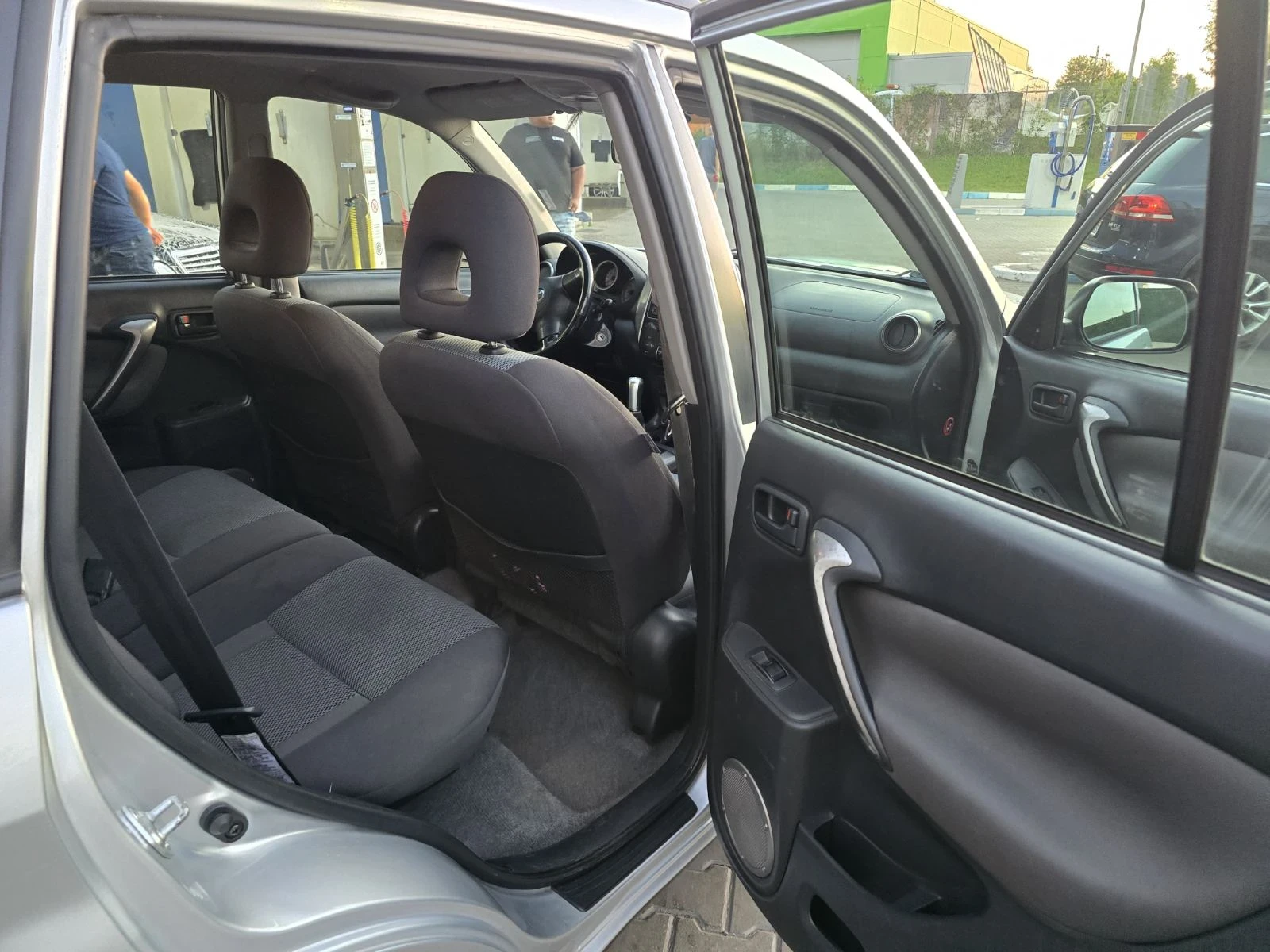 Toyota Rav4 D-4D, снимка 5 - Автомобили и джипове - 55095928