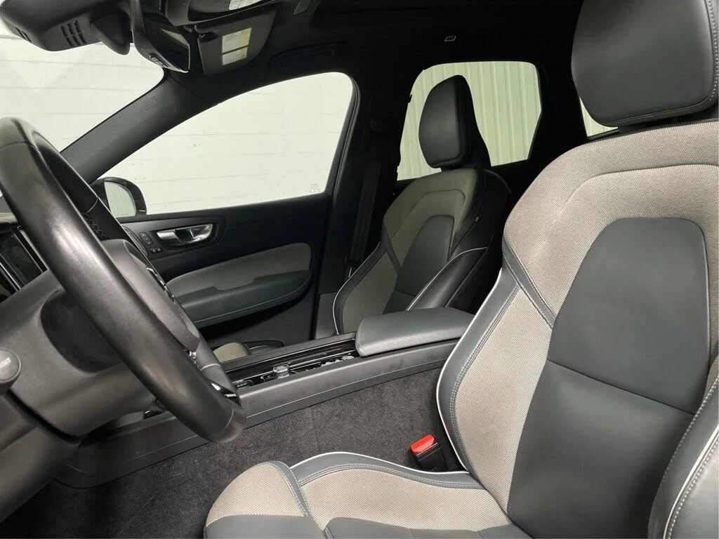 Volvo XC60 B6* R DESIGN* HARMAN* ПАНО* 360* КРАЙНА ЦЕНА, снимка 9 - Автомобили и джипове - 55503380