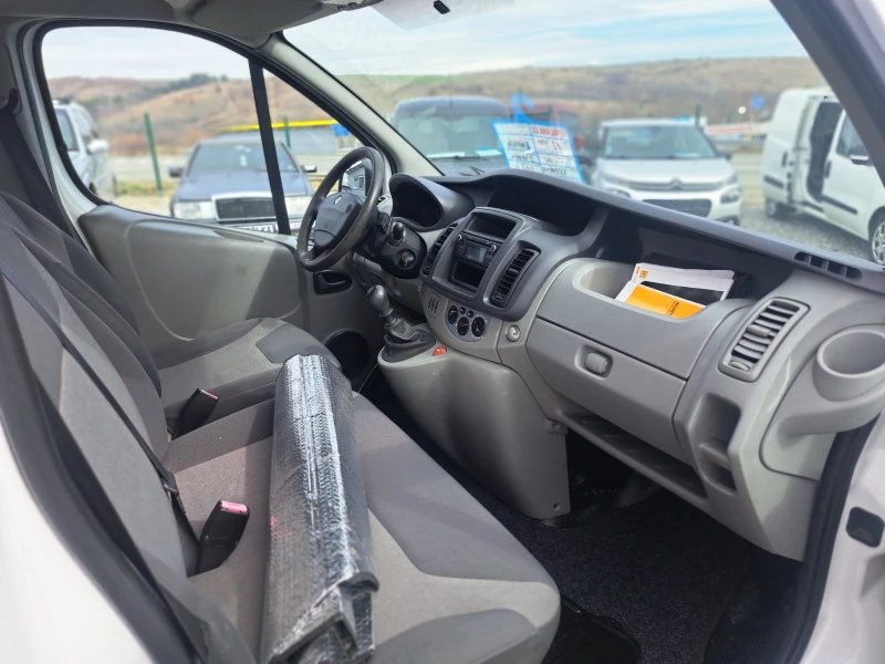 Renault Trafic, снимка 3 - Бусове и автобуси - 46353910