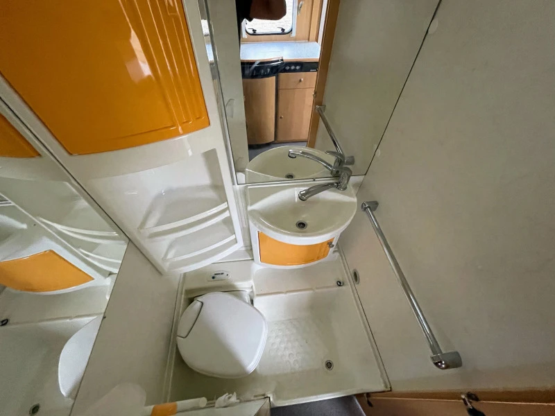 Каравана Dethleffs Camper 520 ФОРСЕЛТ МУВЕР WC, снимка 16 - Каравани и кемпери - 46771662