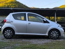 Toyota Aygo -1.0i-68кс(верига)-КЛИМАТИК-, снимка 2