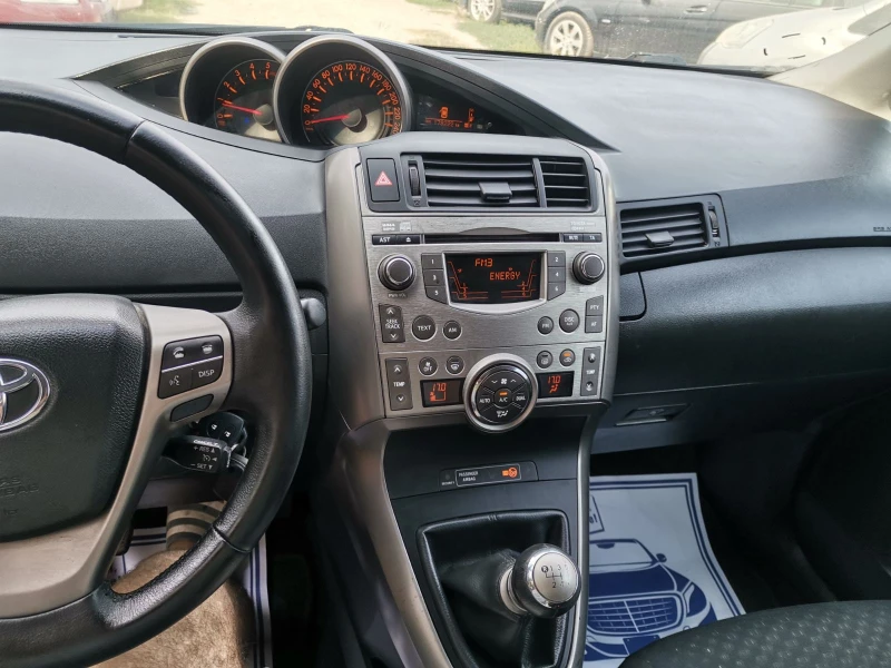 Toyota Verso  2.0 D-4D/7м., снимка 10 - Автомобили и джипове - 47606226