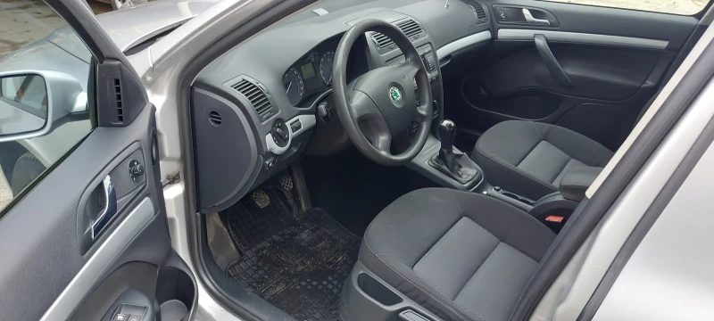 Skoda Octavia Бензин/ Газ, снимка 7 - Автомобили и джипове - 47614942