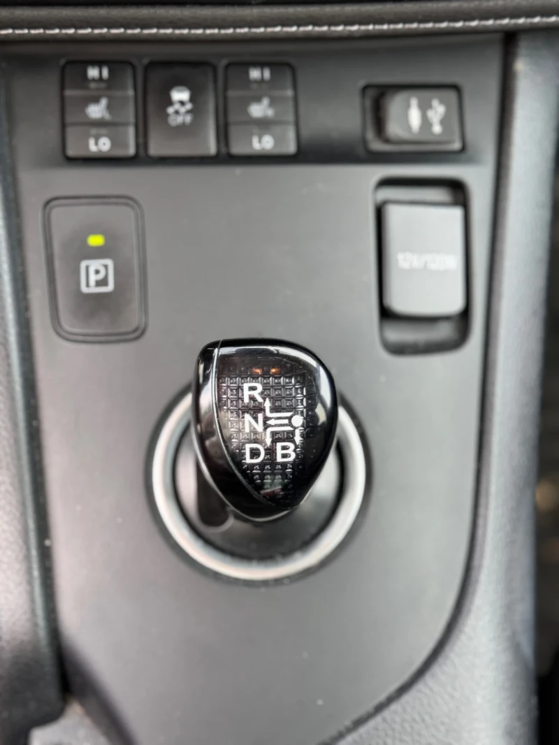 Toyota Auris 1.8 HYBRID LED NAVI LANE ASSIST , снимка 12 - Автомобили и джипове - 47620779