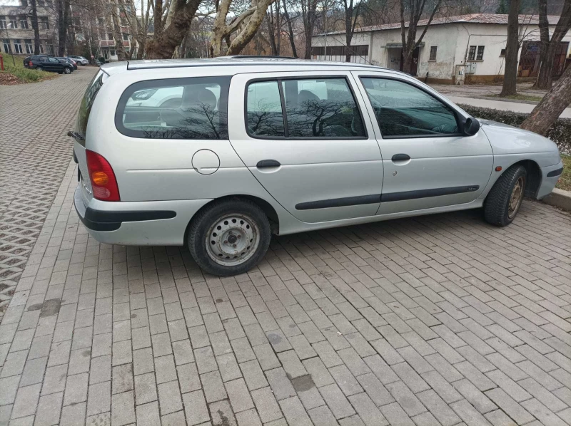 Renault Megane, снимка 12 - Автомобили и джипове - 48272215