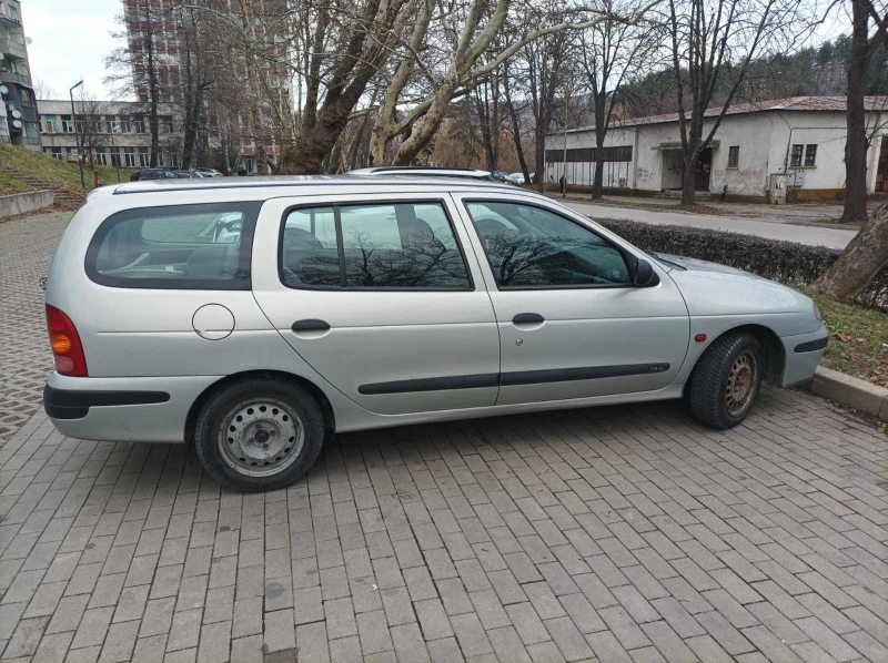 Renault Megane, снимка 11 - Автомобили и джипове - 48272215