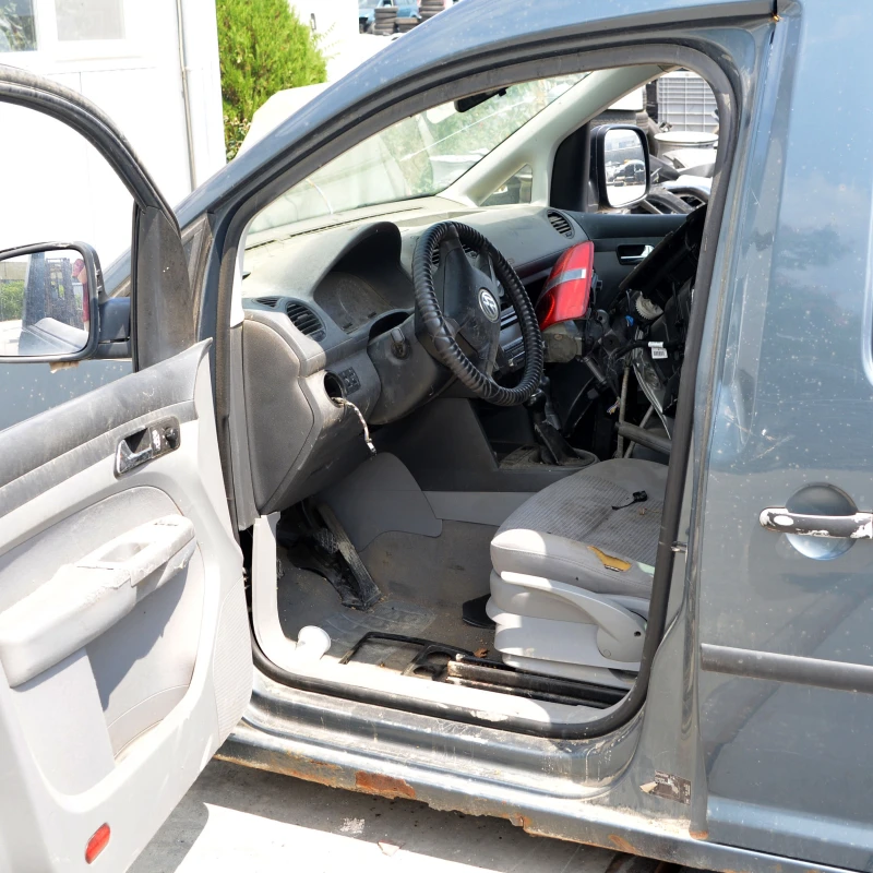 VW Caddy 1.9 TDI, снимка 5 - Автомобили и джипове - 51293398