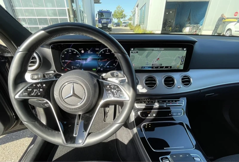 Mercedes-Benz E 200 AMG Night 9G LED AHK LED, снимка 5 - Автомобили и джипове - 51957939