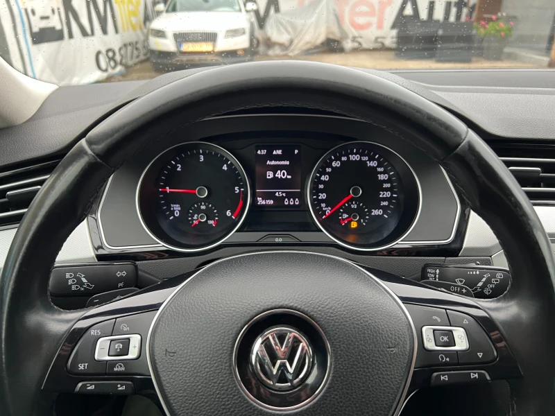 VW Passat 2.0TDI AUT/HIGHLINE/NAVI/СЕРВИЗНА ИСТОРИЯ/ACC, снимка 14 - Автомобили и джипове - 52672900