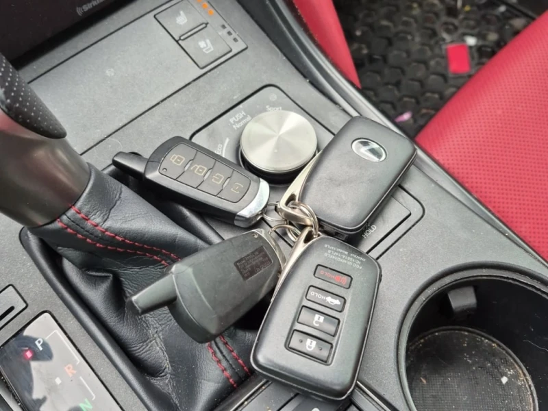 Lexus IS 300 F-Sport V6 * Високо ниво на оборудване * CARFAX * , снимка 10 - Автомобили и джипове - 53450575