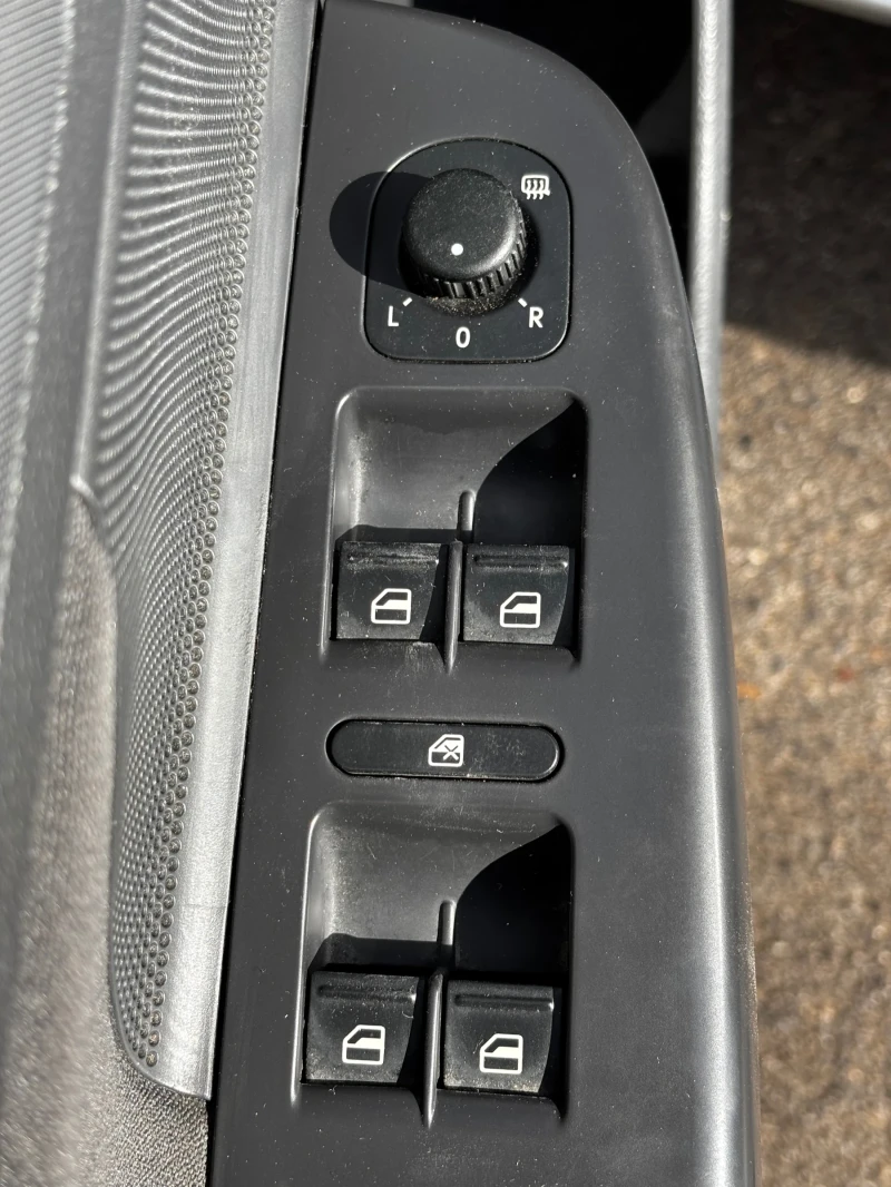 VW Golf V 1.9TDI, снимка 11 - Автомобили и джипове - 53477239