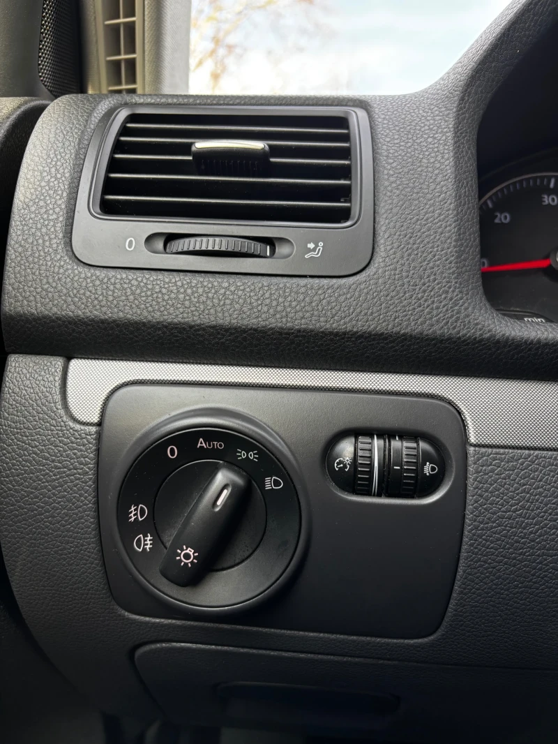 VW Golf V 1.9TDI, снимка 9 - Автомобили и джипове - 53477239