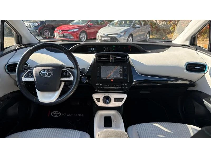 Toyota Prius, снимка 8 - Автомобили и джипове - 47601911