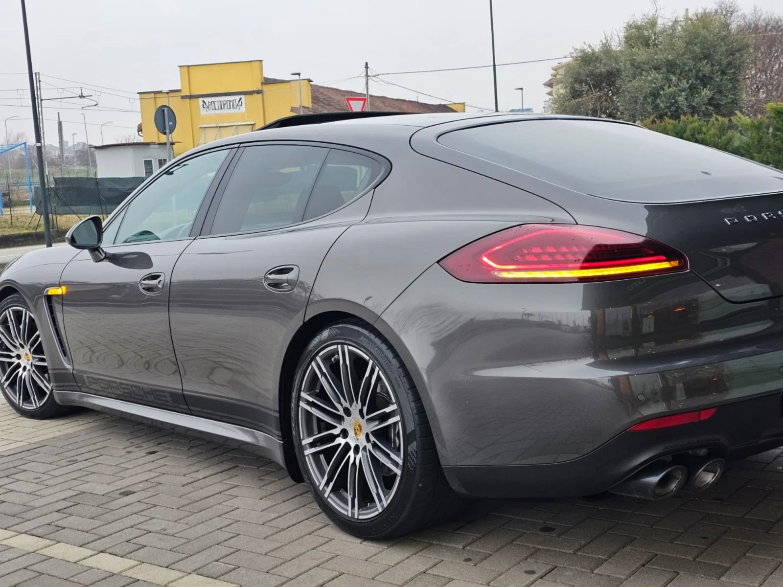 Porsche Panamera Топ състояние Регистрирана Реални километри!!! - изображение 4
