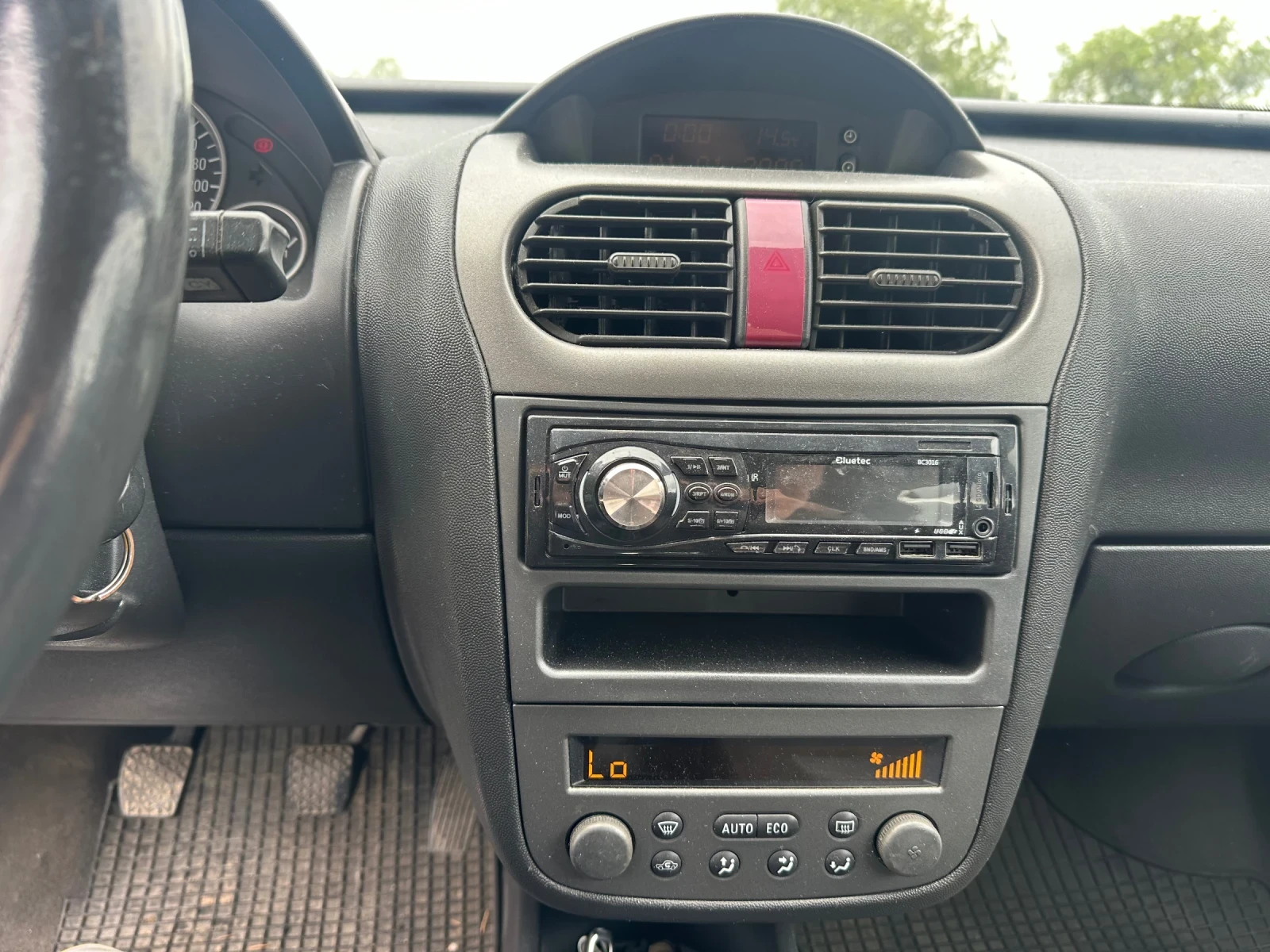 Opel Corsa 1.0 КЛИМАТИК - изображение 6