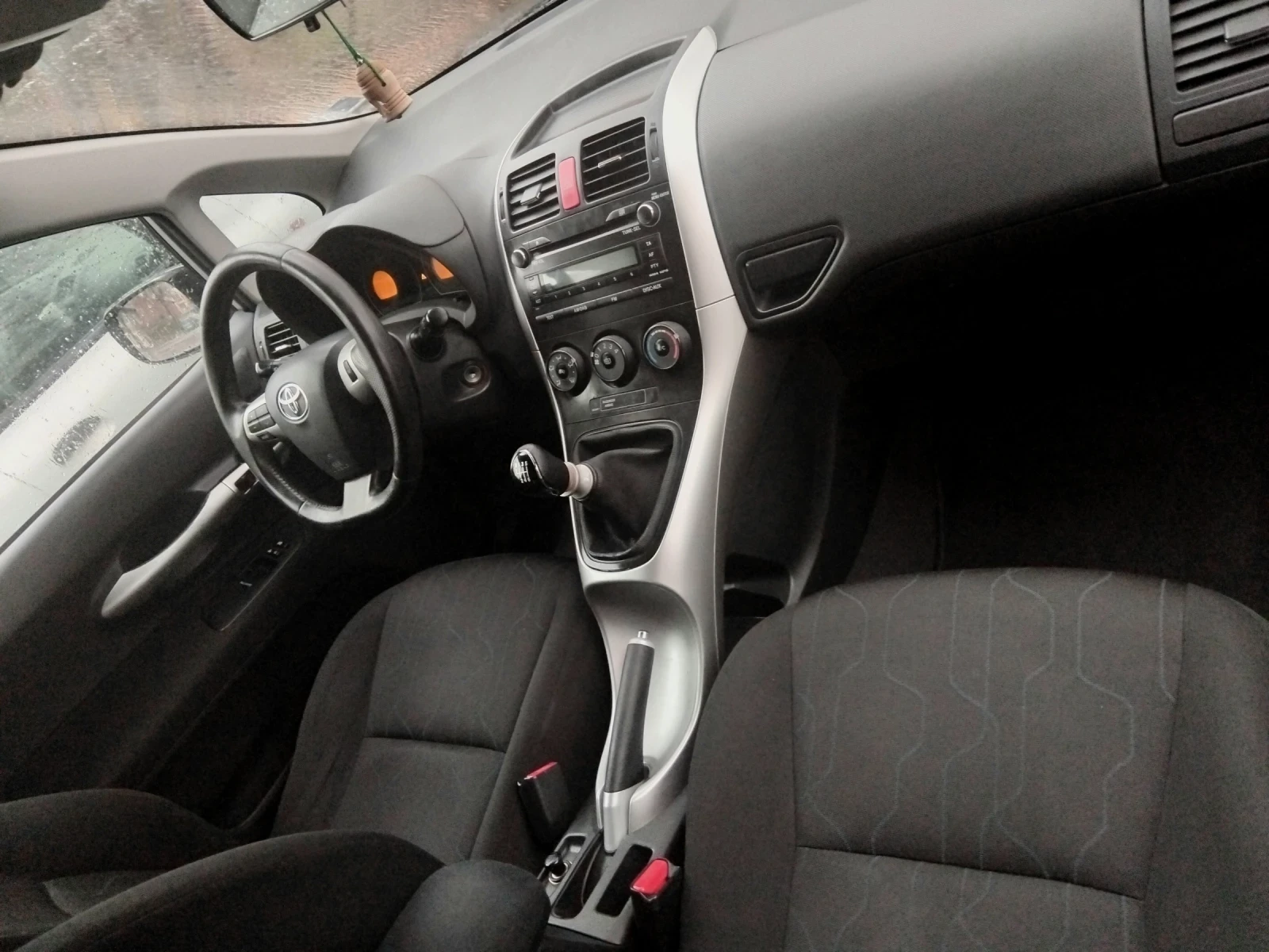 Toyota Auris  - изображение 3