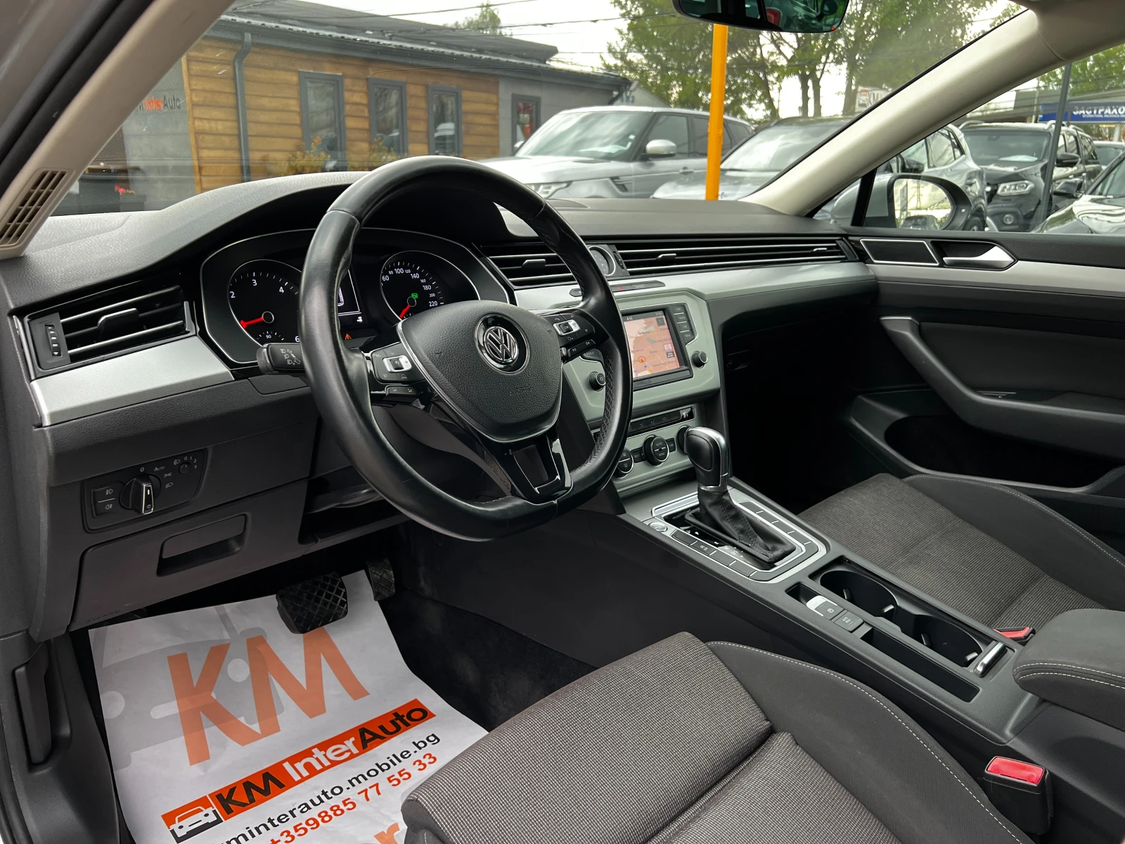 VW Passat 2.0TDI AUT/HIGHLINE/NAVI/СЕРВИЗНА ИСТОРИЯ/ACC, снимка 8 - Автомобили и джипове - 52672900