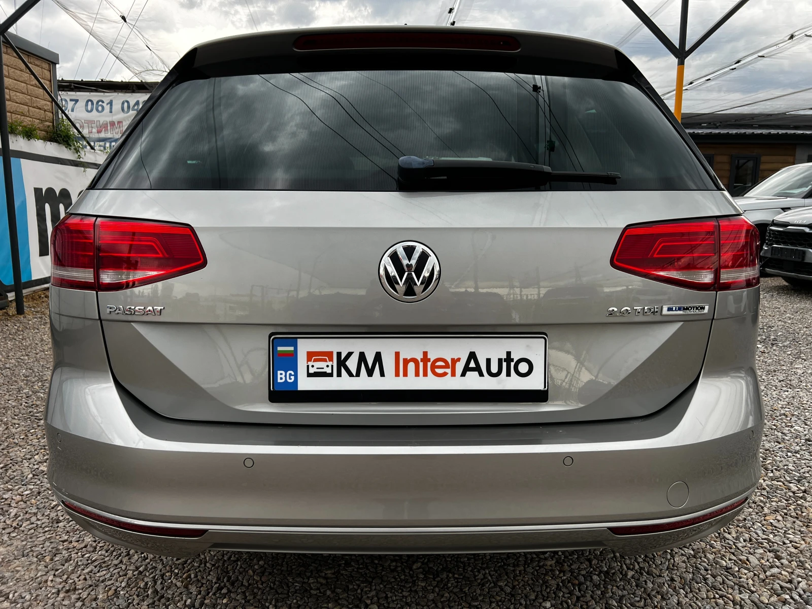 VW Passat 2.0TDI AUT/HIGHLINE/NAVI/СЕРВИЗНА ИСТОРИЯ/ACC, снимка 5 - Автомобили и джипове - 52672900