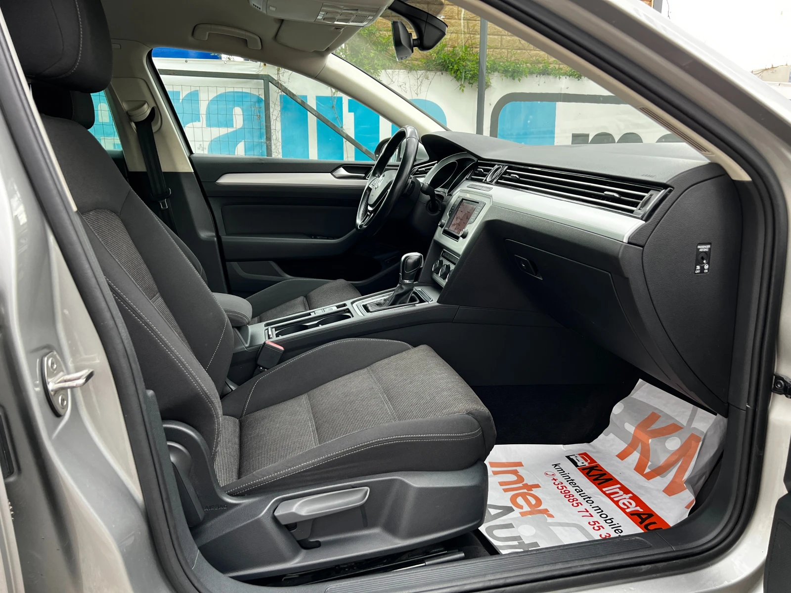 VW Passat 2.0TDI AUT/HIGHLINE/NAVI/СЕРВИЗНА ИСТОРИЯ/ACC, снимка 13 - Автомобили и джипове - 52672900