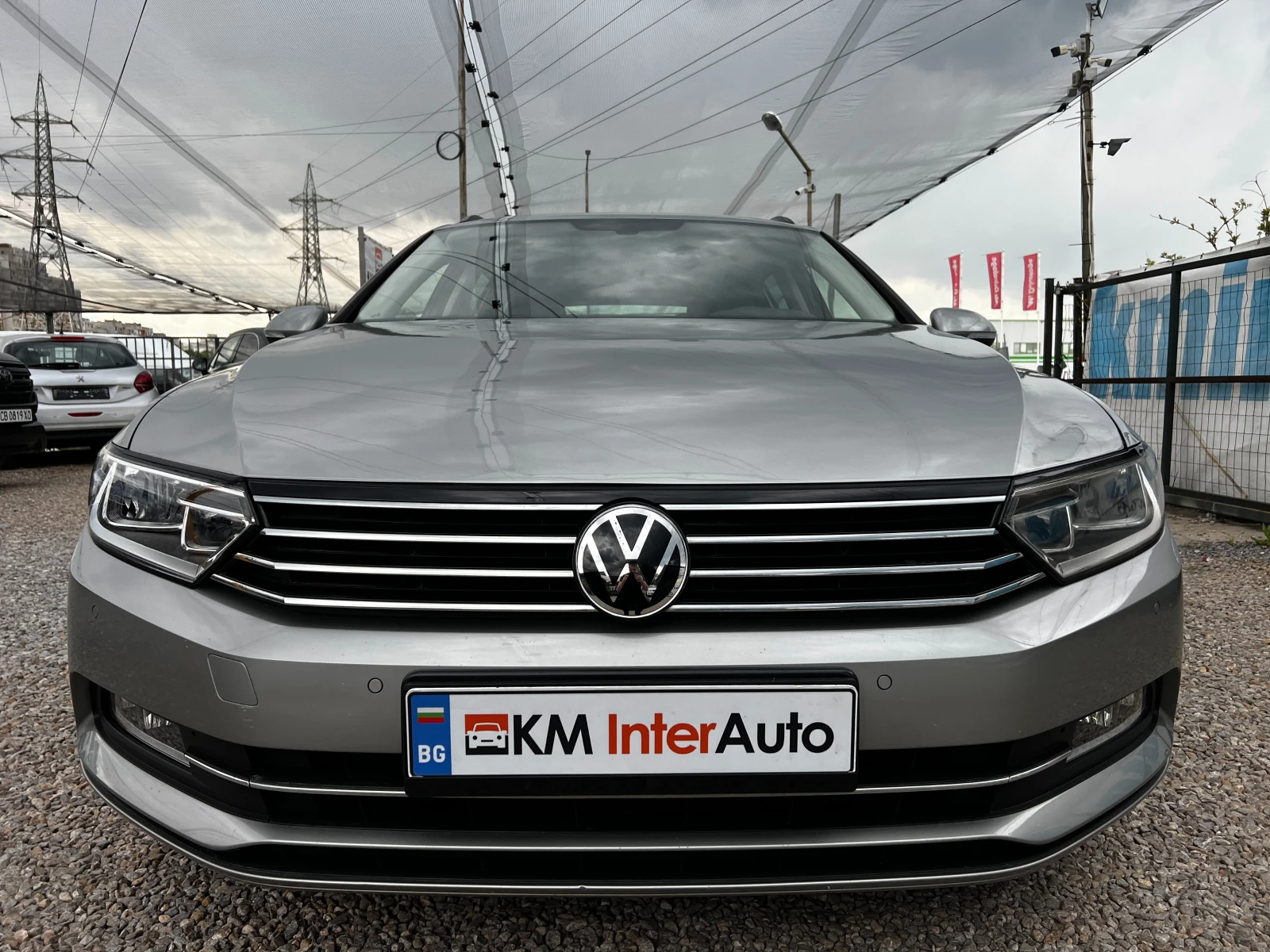 VW Passat 2.0TDI AUT/HIGHLINE/NAVI/СЕРВИЗНА ИСТОРИЯ/ACC, снимка 2 - Автомобили и джипове - 52672900