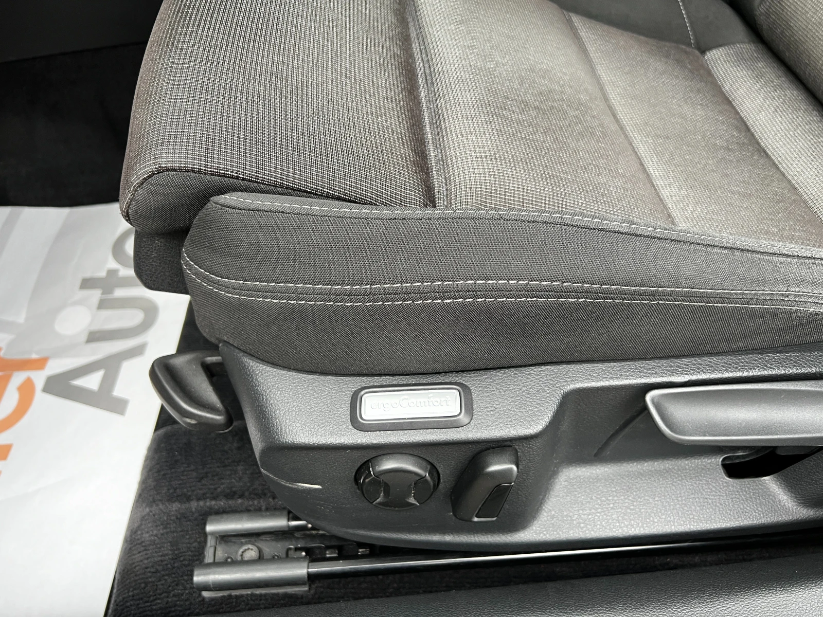VW Passat 2.0TDI AUT/HIGHLINE/NAVI/СЕРВИЗНА ИСТОРИЯ/ACC, снимка 9 - Автомобили и джипове - 52672900