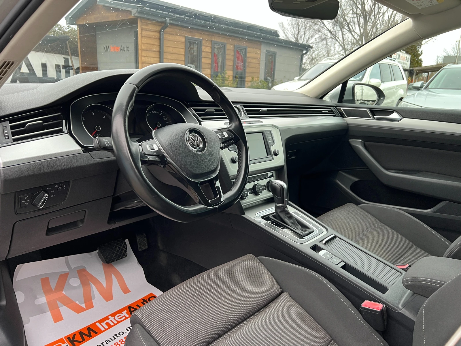VW Passat 2.0TDI AUT/HIGHLINE/NAVI/СЕРВИЗНА ИСТОРИЯ/ACC - изображение 9