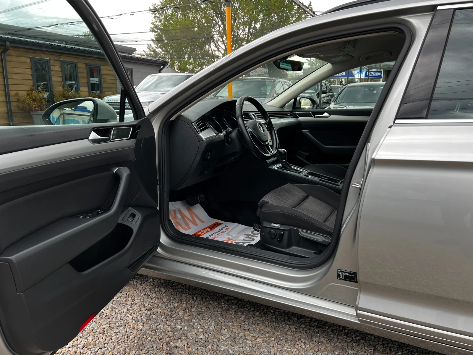 VW Passat 2.0TDI AUT/HIGHLINE/NAVI/СЕРВИЗНА ИСТОРИЯ/ACC, снимка 7 - Автомобили и джипове - 52672900