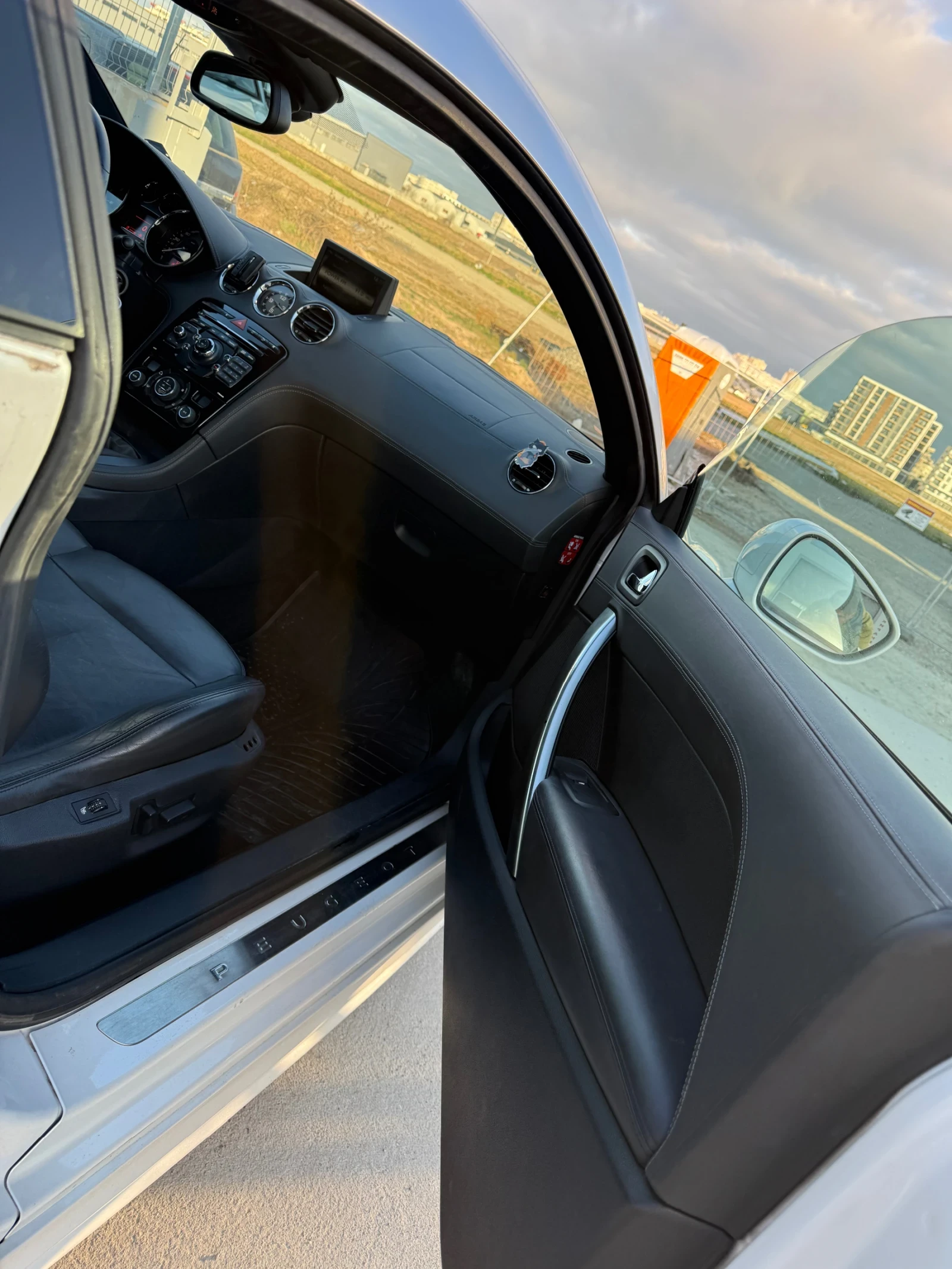 Peugeot RCZ 1.6i 156hp, снимка 14 - Автомобили и джипове - 53835579