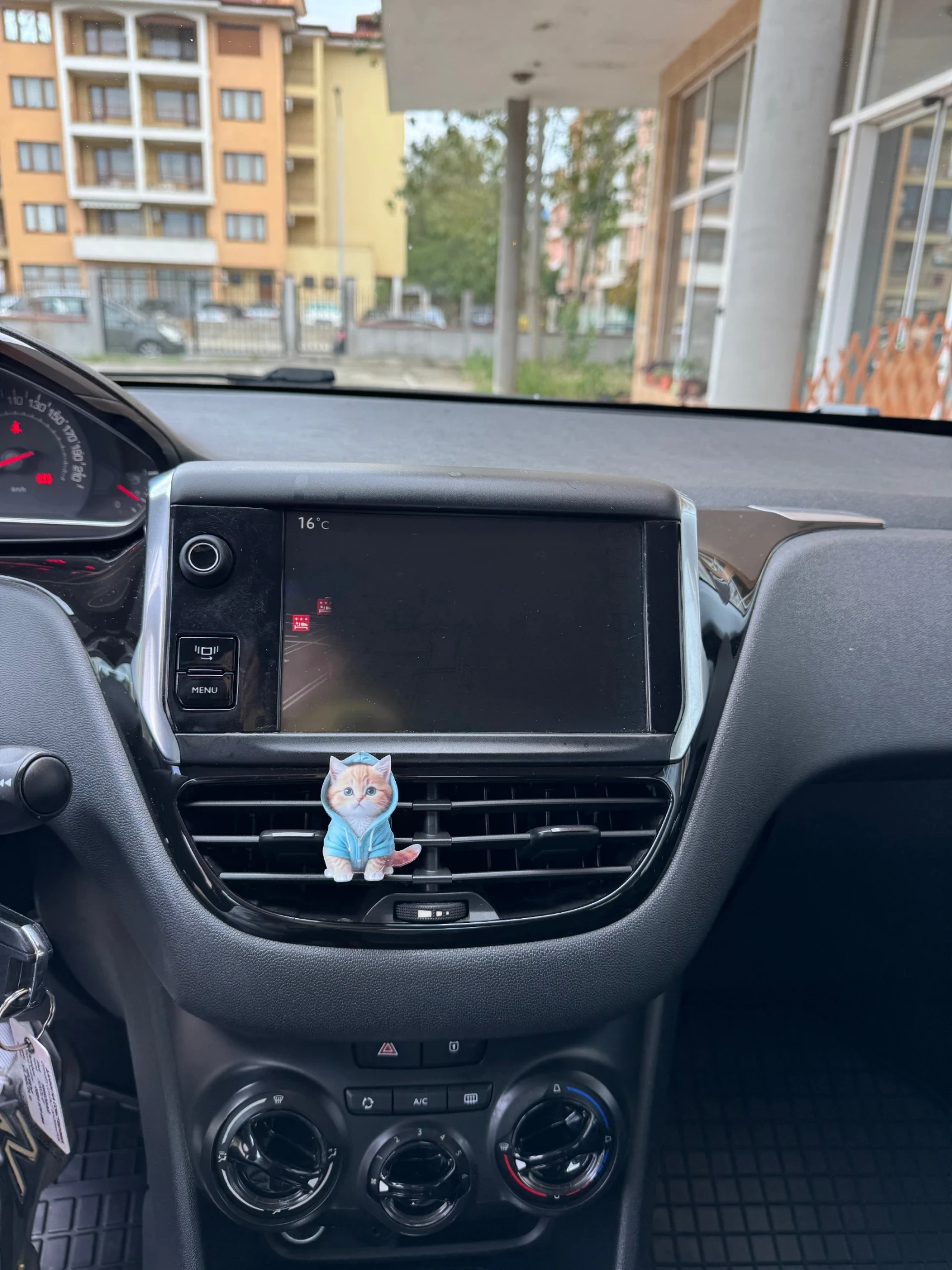 Peugeot 208, снимка 5 - Автомобили и джипове - 53907771