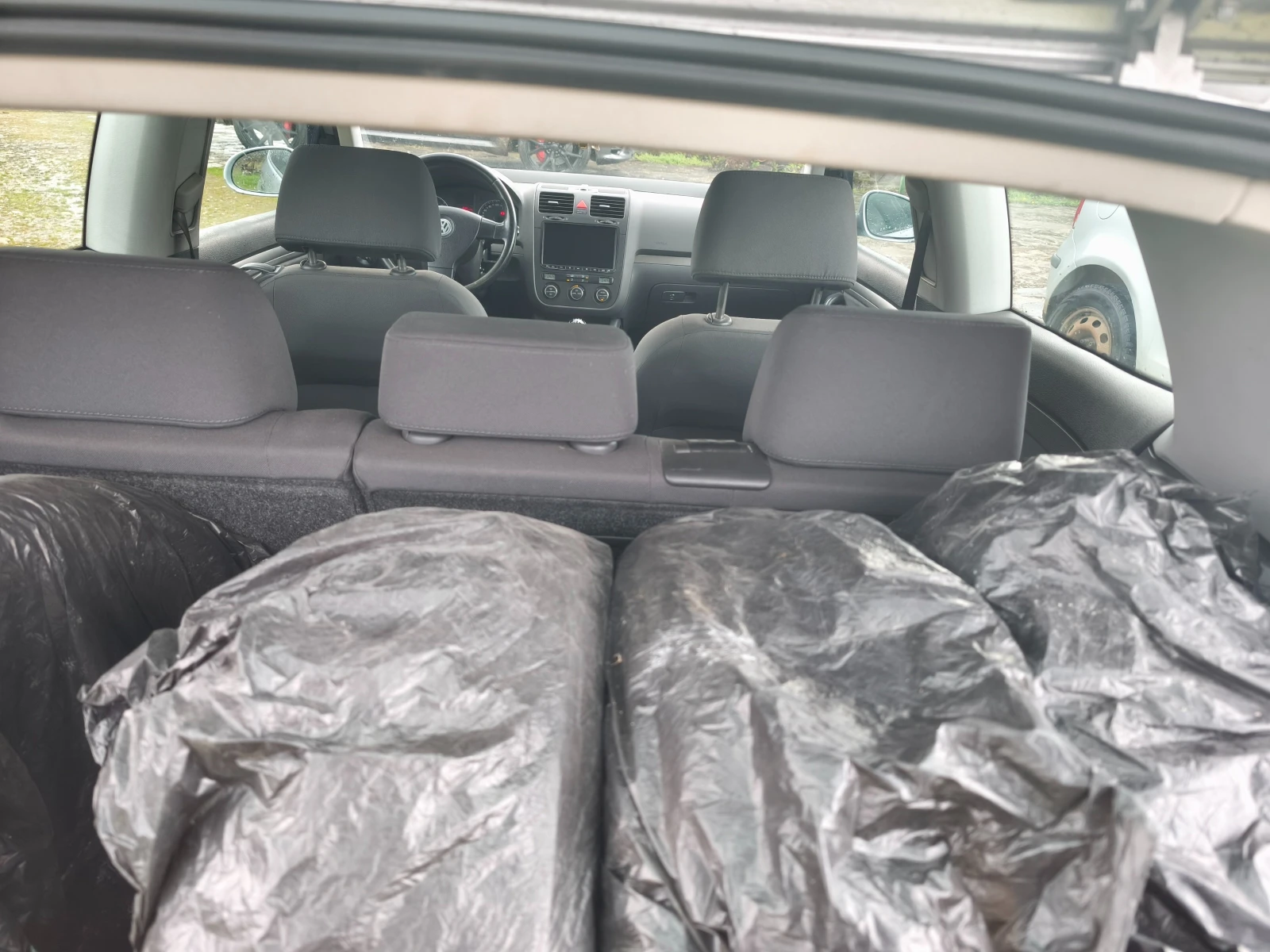 VW Golf V, снимка 15 - Автомобили и джипове - 54235988