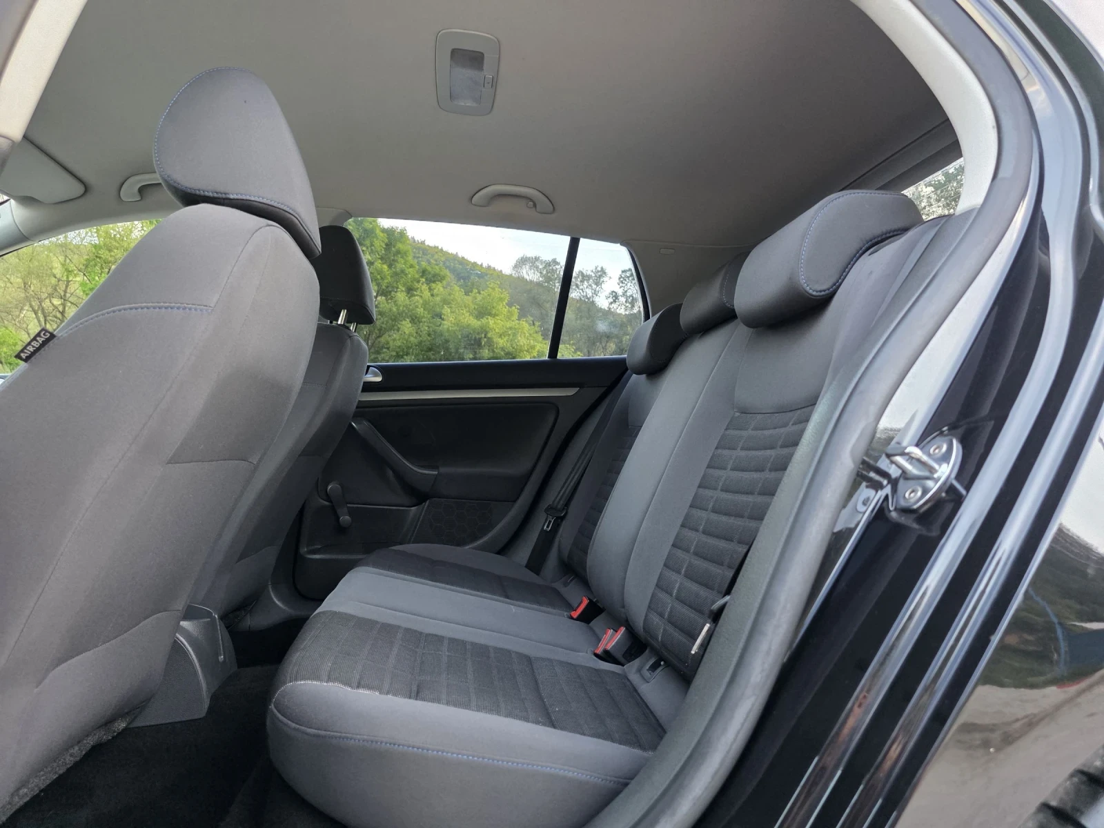 VW Golf 1.6i-102к.с* * * Газ-бензин* * * , снимка 12 - Автомобили и джипове - 54672548