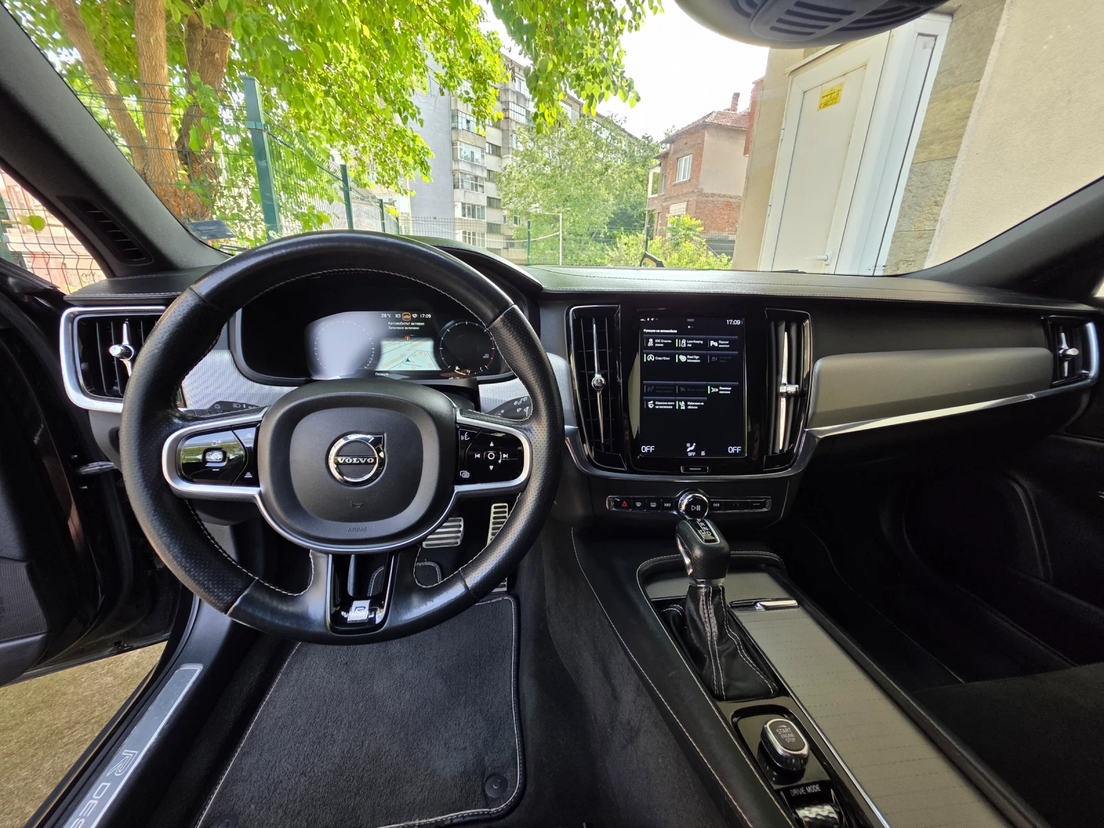 Volvo V90 R-Design, снимка 15 - Автомобили и джипове - 54804709