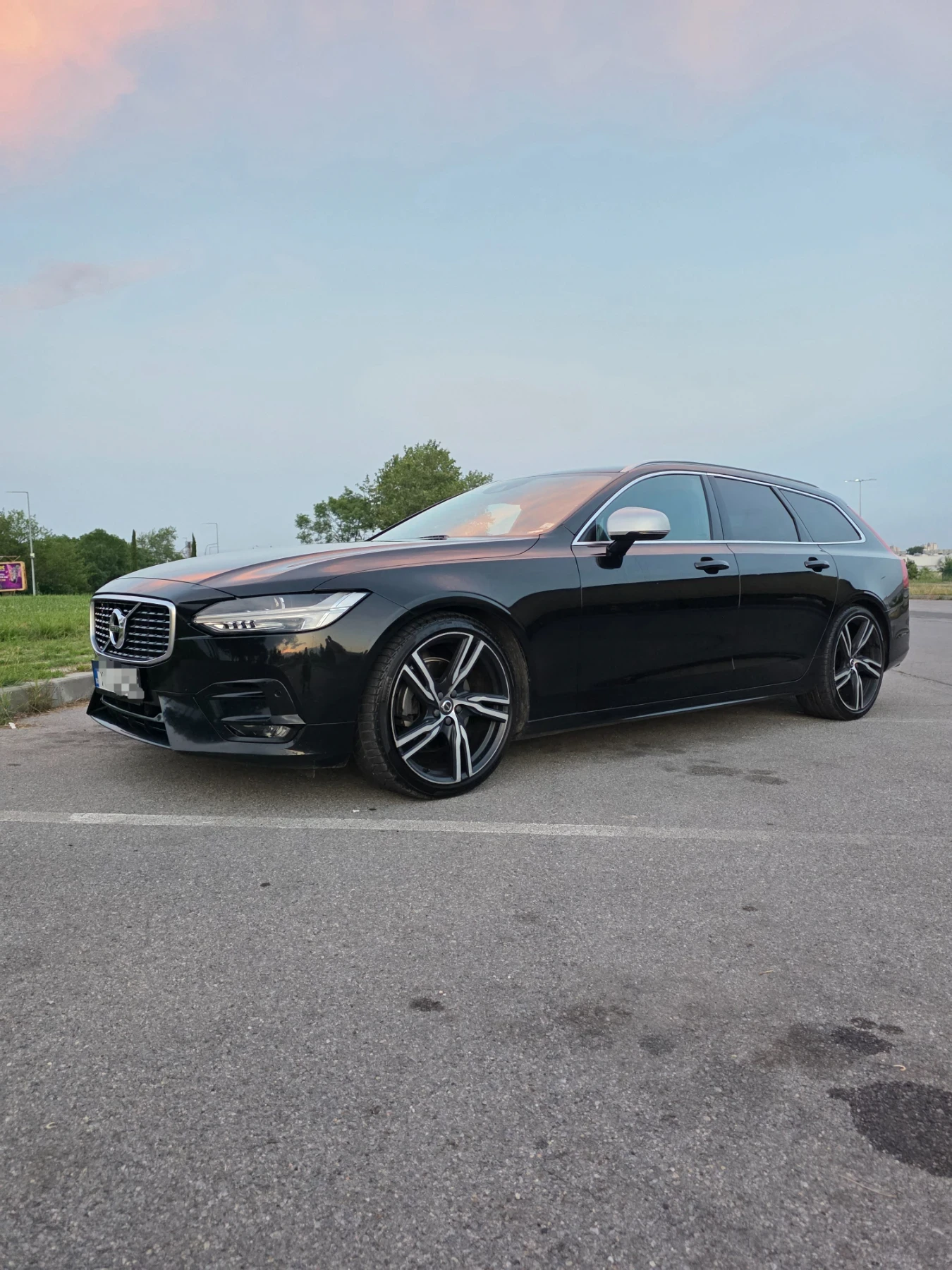 Volvo V90 R-Design, снимка 4 - Автомобили и джипове - 54804709
