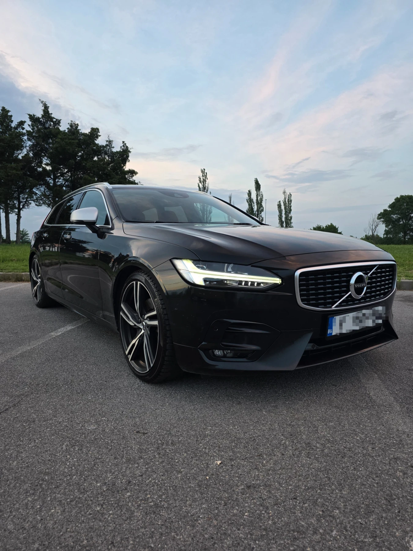 Volvo V90 R-Design, снимка 3 - Автомобили и джипове - 54804709