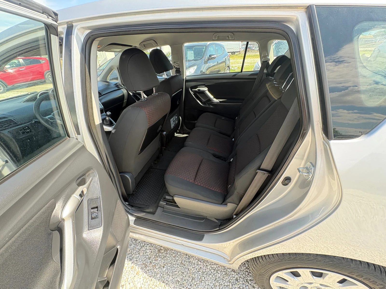 Toyota Verso, снимка 14 - Автомобили и джипове - 54853599