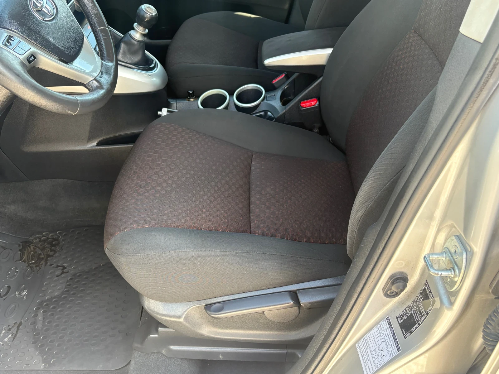 Toyota Verso, снимка 7 - Автомобили и джипове - 54853599