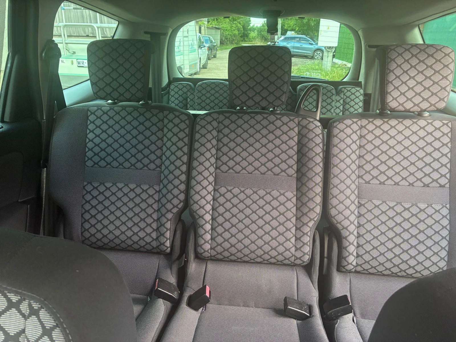 Renault Scenic 1.6i /7места, снимка 8 - Автомобили и джипове - 54912911