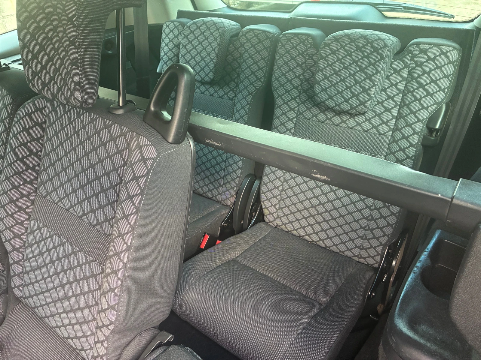 Renault Scenic 1.6i /7места, снимка 13 - Автомобили и джипове - 54912911